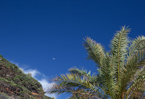 moon_over_calheta